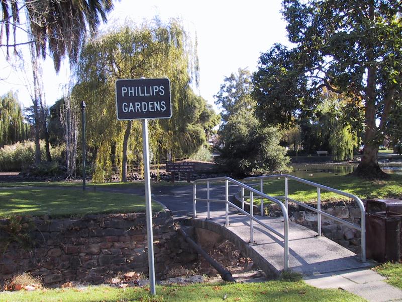 Maryborough - Phillips Gardens - Napier St entrance to gardens