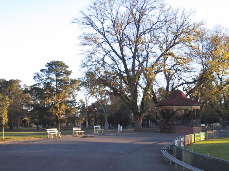 Maryborough - Princes Park, Lake Victoria: Rotunda at sports oval