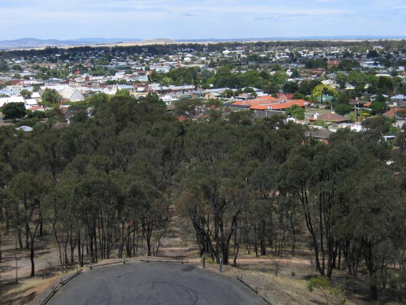 Maryborough - Bristol Hill Reserve: View from lookout tower to car park on Miners Drive