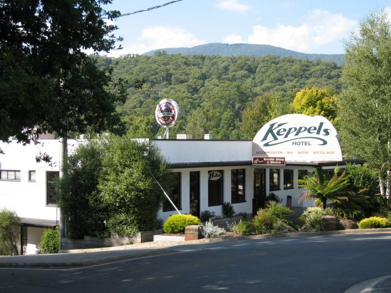 Marysville - (before the fires) Shops and commercial centre, Murchison Street: Keppels Hotel, corner Murchison St and Lyell St