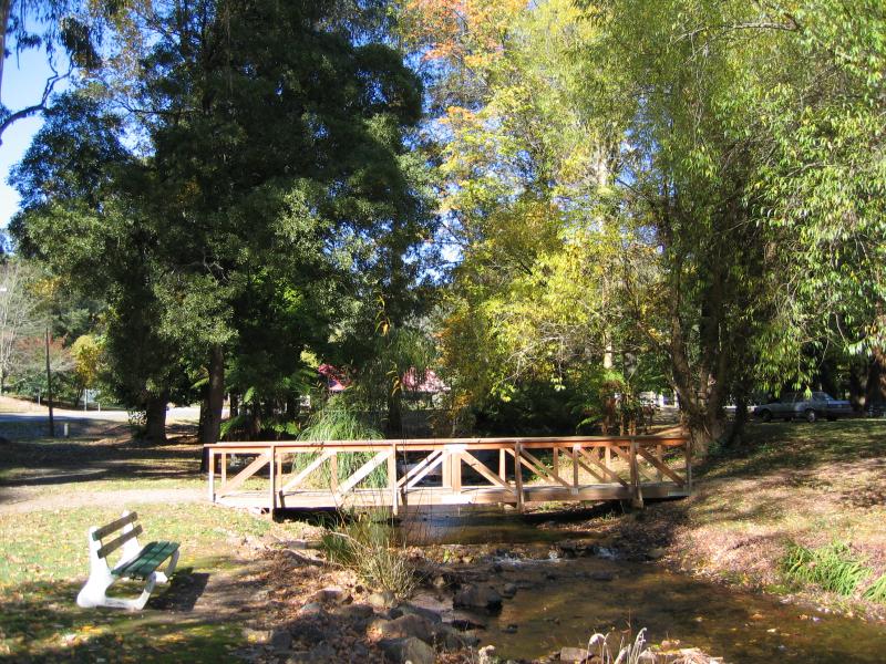 Marysville - (before the fires) Steavenson River near Murchison Street: View south along river towards footbridge