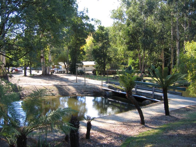 Marysville - (before the fires) Gallipoli Park, Murchison Street: Car park and bridge over lake