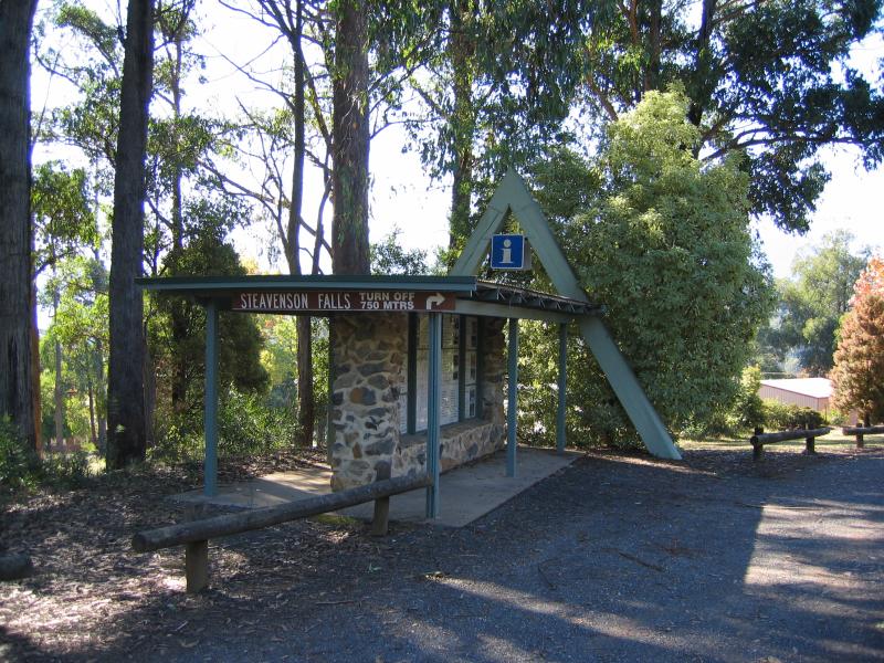 Marysville - (before the fires) Around Marysville: Information shelter, Murchison St near Old Melbourne Rd