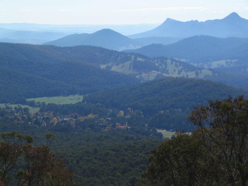 Marysville - Keppels Lookout, Paradise Plains Road: Northerly view towards Marysville