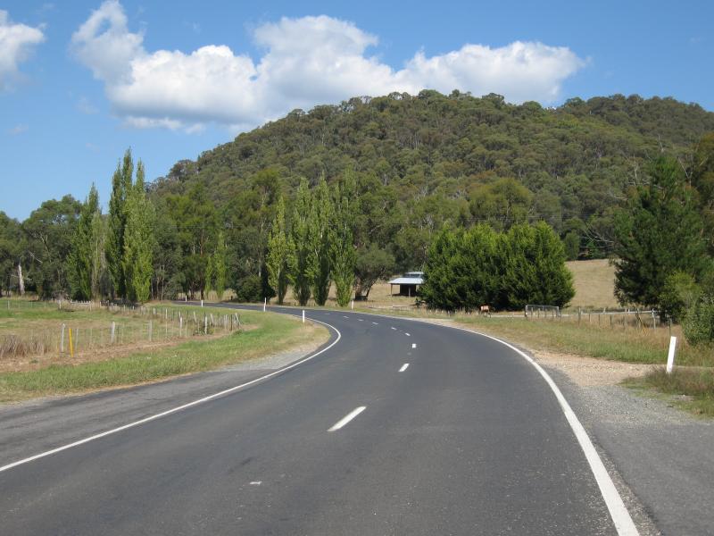 Marysville - Marysville Road between Marysville and Buxton: View south along Marysville Rd, 6 kilometres north of Marysville