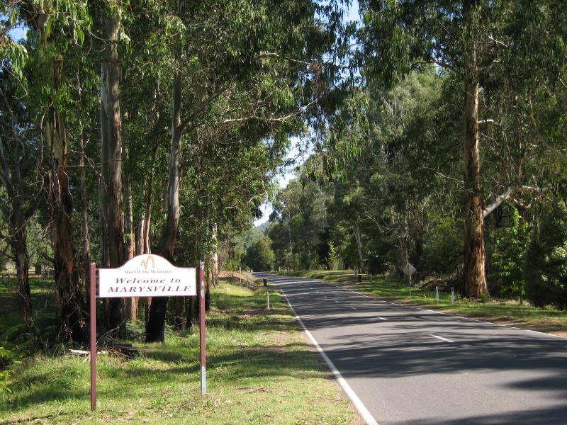 Marysville - Marysville Road between Marysville and Buxton: Marysville town sign, 2 kilometres north of Marysville