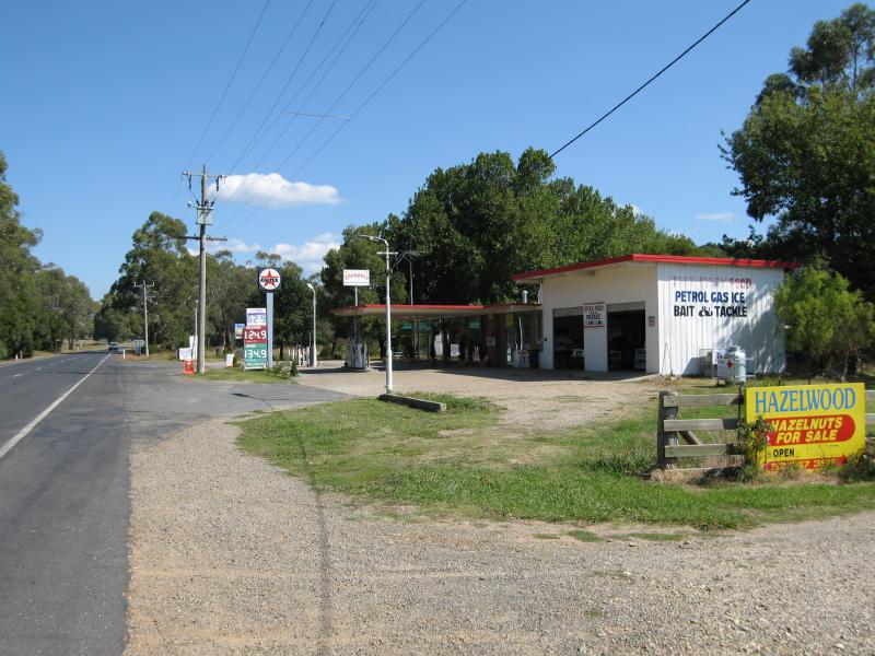 Marysville - Town of Buxton: View south along Maroondah Hwy at petrol station