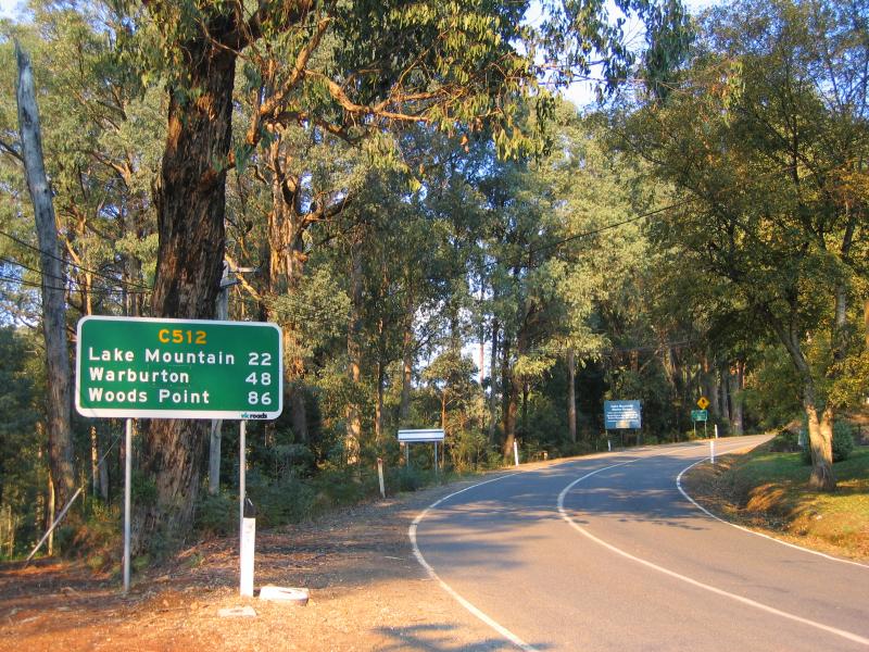 Marysville - Woods Point Road: View south east along Woods Point Rd at Lady Talbot Dr