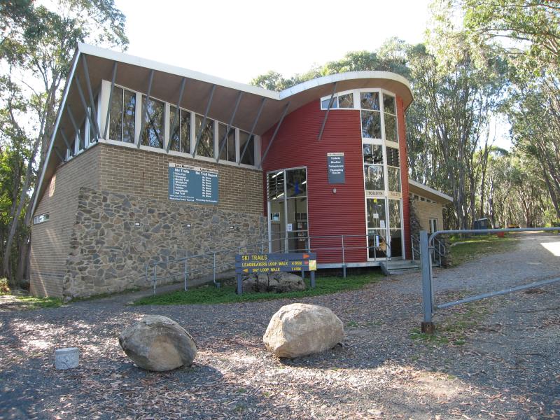 Marysville - Lake Mountain alpine resort: Toilets, shelter and changing rooms