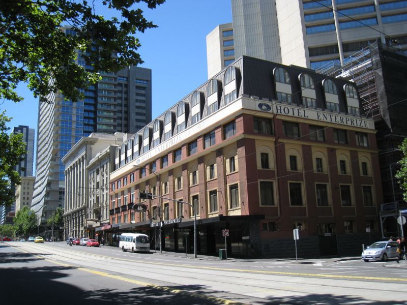 Melbourne CBD - Spencer Street: View west across Spencer St at Flinders La towards Grand Central Apartments