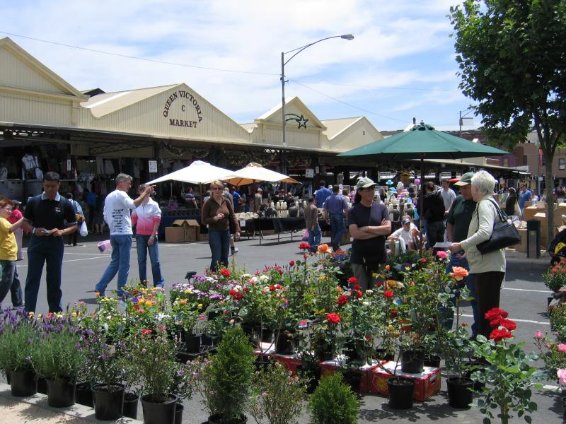 Melbourne CBD - Queen Victoria Market: Outside stalls on Queen St