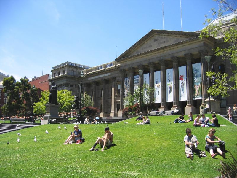 Melbourne CBD - Swanston Street: Lawns in front of State Library