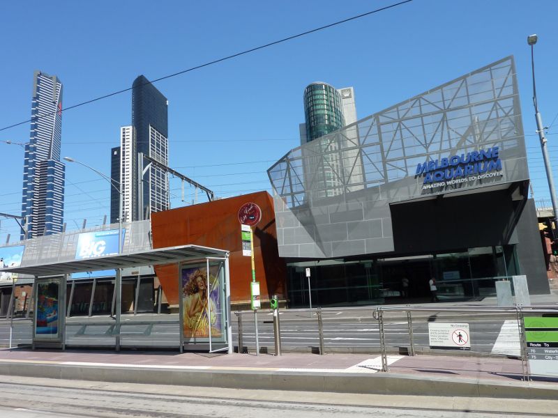 Melbourne CBD - Yarra River at Melbourne Aquarium: Aquarium entrance, corner Flinders St and King St