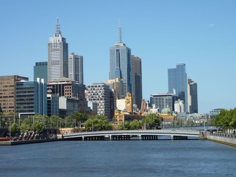 Melbourne CBD - Yarra River at Enterprize Park: View east along Yarra River towards Enterprize Wharf, Queens Bridge and city skyline