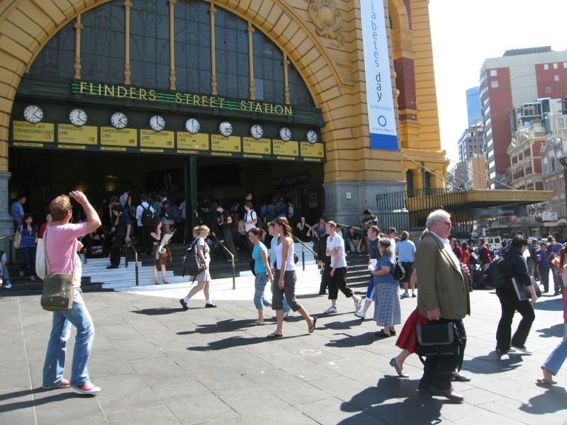 Melbourne CBD - Flinders Street Station, corner Flinders Street and Swanston Street: Steps at main entrance