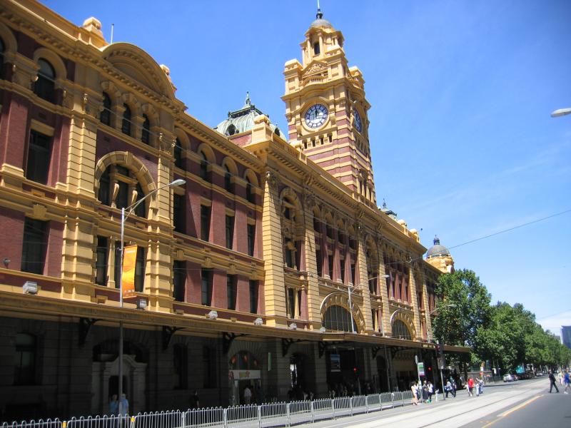 Melbourne CBD - Flinders Street Station, corner Flinders Street and Swanston Street: View west along Flinders St towards Elizabeth St