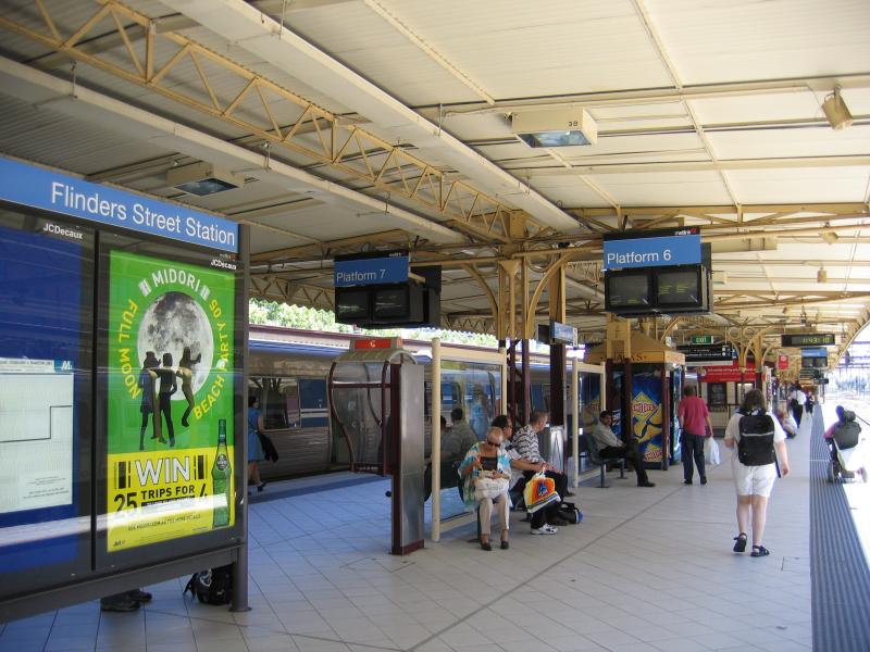 Melbourne CBD - Flinders Street Station, corner Flinders Street and Swanston Street: Platforms 6 and 7