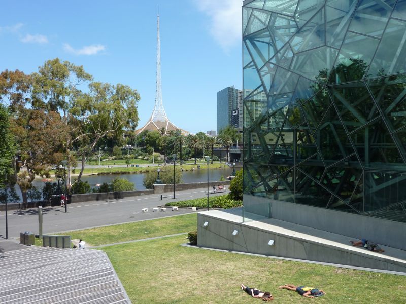 Melbourne CBD - Federation Square: View from stairs and lawn at The Edge towards Yarra River and Arts Centre