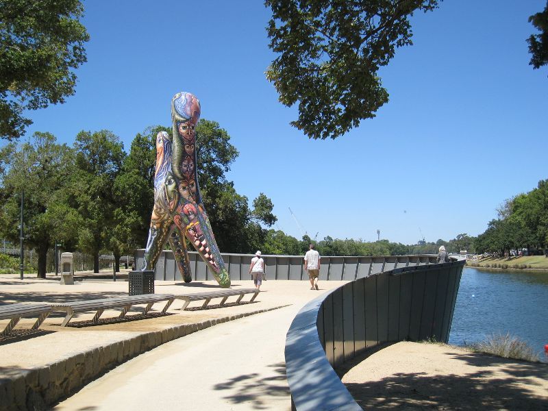Melbourne CBD - Birrarung Marr and Yarra River: Sea wall viewing area overlooking Yarra River