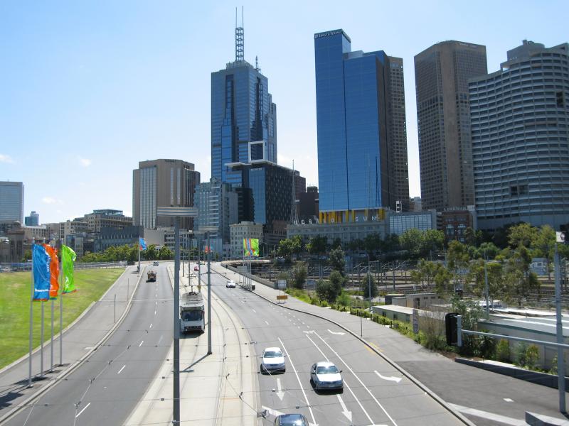 Melbourne CBD - Batman Avenue: View north-west along Batman Av from William Barak Bridge