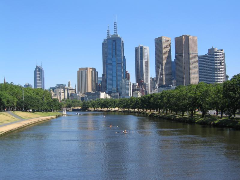 Melbourne CBD - Yarra River around Swan Street Bridge: View north-west along Yarra River from Swan St Bridge