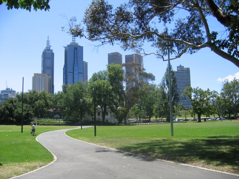 Melbourne CBD - Alexandra Gardens and Yarra River: View north through gardens towards city skyline