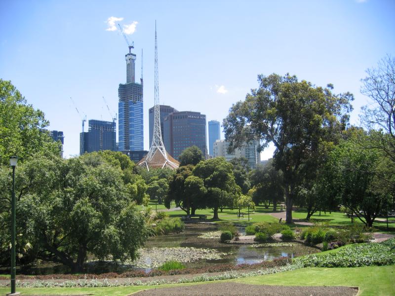 Melbourne CBD - Queen Victoria Gardens, St Kilda Road at Linlithgow Avenue: View of lake with Arts Centre and city skyline in background