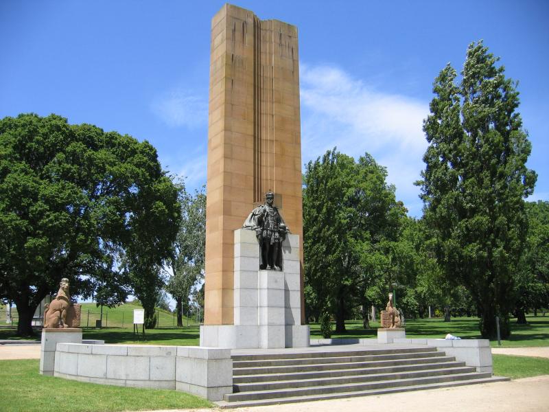 Melbourne CBD - Kings Domain: King George V monument