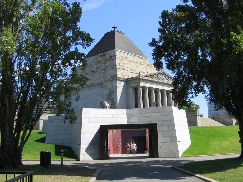 Melbourne CBD - Shrine of Remembrance, St Kilda Road: Entrance to Visitors Centre under Shrine