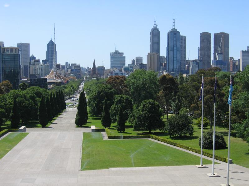 Melbourne CBD - Shrine of Remembrance, St Kilda Road: View from Shrine balcony north towards St Kilda Rd and city skyline