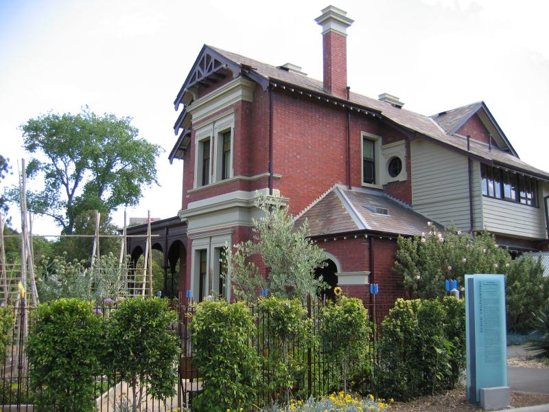 Melbourne CBD - Royal Botanic Gardens: Observatory House