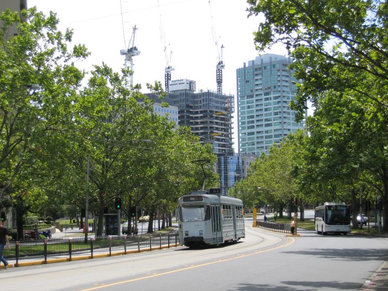 Melbourne CBD - St Kilda Road: View north along St Kilda Rd at Bowen Crescent