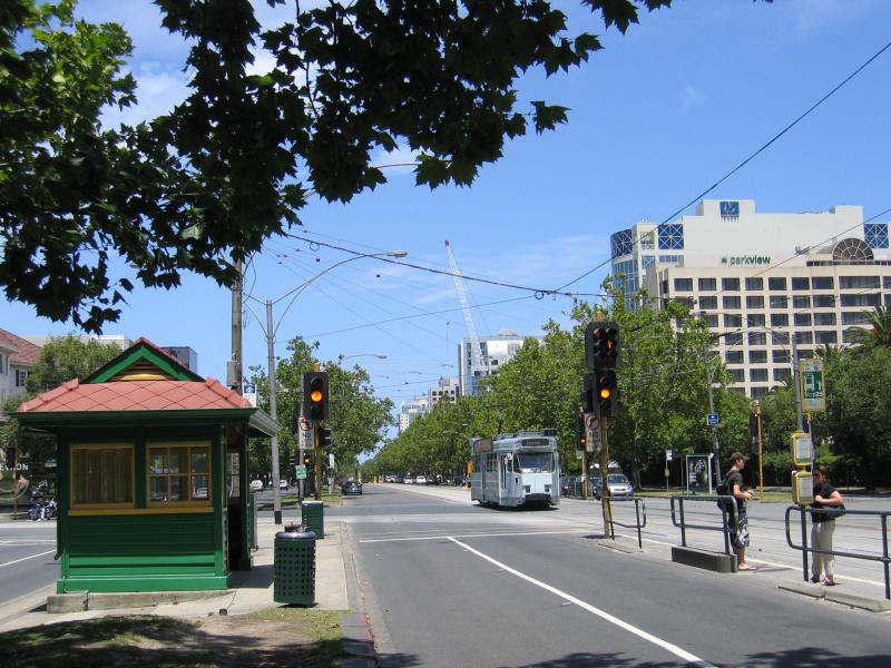 Melbourne CBD - St Kilda Road: View south along St Kilda Rd towards Commercial Rd