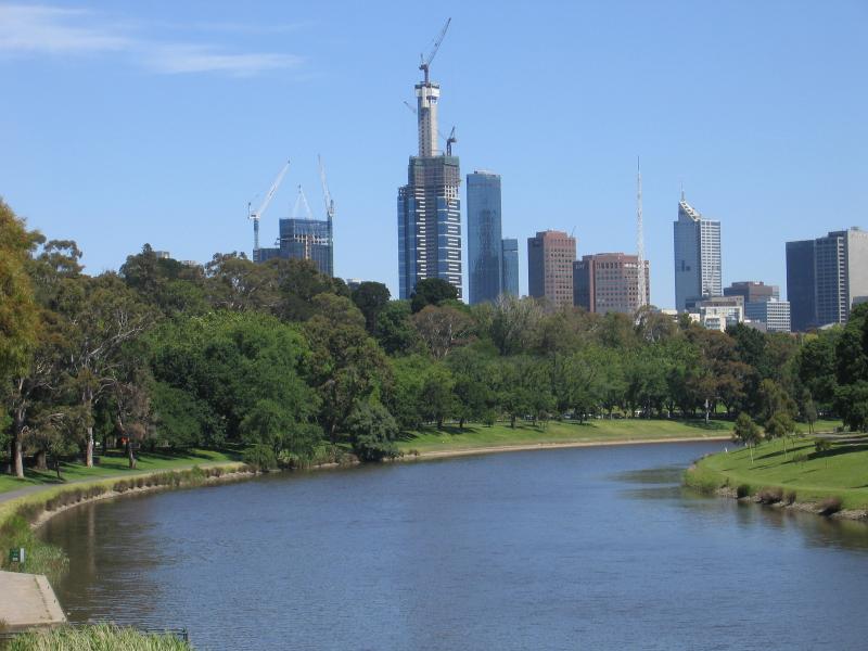 Melbourne CBD - Yarra River along Olympic Park: View west along Yarra River from Morell Bridge