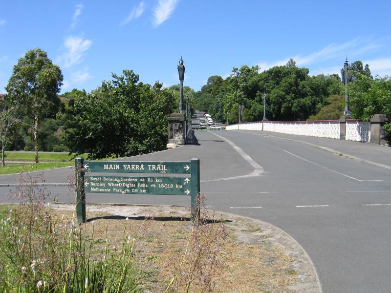 Melbourne CBD - Yarra River along Olympic Park: View south along Morell bridge