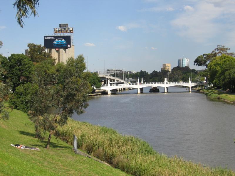 Melbourne CBD - Yarra River along Olympic Park: View south-east along Yarra River towards Hoddle Bridge