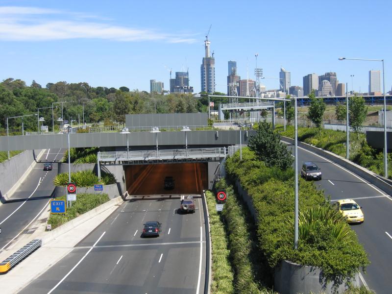 Melbourne CBD - Monash Freeway (CityLink) at Olympic Park: View west along Monash Fwy from Boulton Pde overpass towards Domain Tunnel entrance