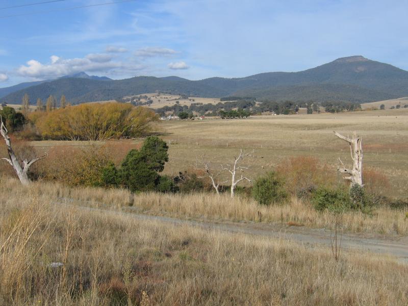 Merrijig - Views near Merrijig: View south-west towards Merrijig, 1 km west of town