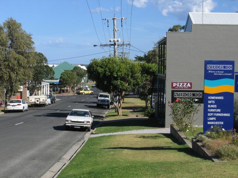 Metung - Commercial centre and shops, Metung Road: View south along Metung Rd at Howitt Av