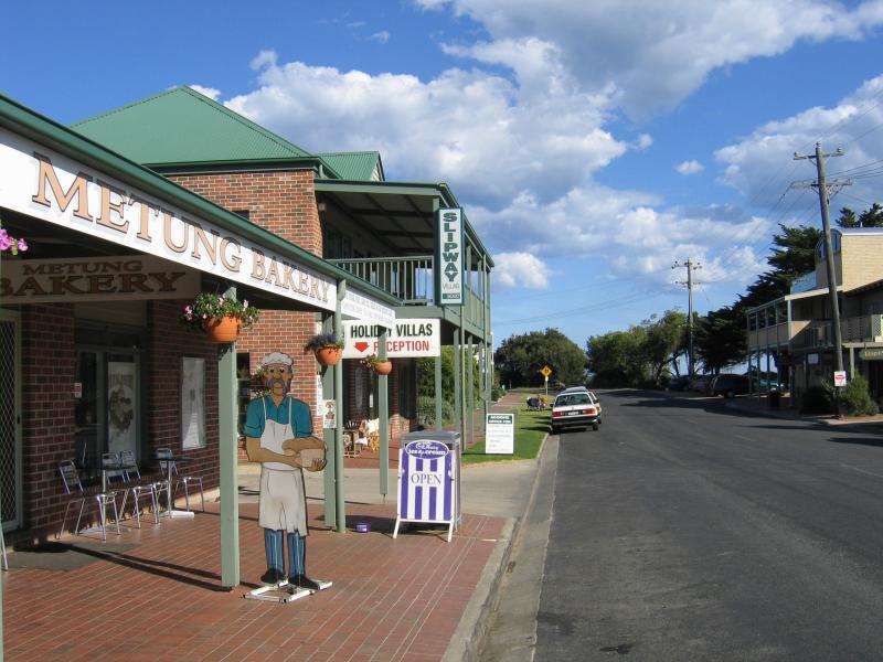 Metung - Commercial centre and shops, Metung Road: View south along Metung Rd, south of Kurnai Av