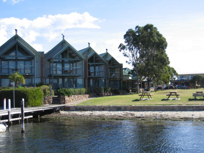 Metung - Metung Wharf and Metung Hotel, eastern end of Kurnai Avenue: View west from wharf towards Village Green and town centre