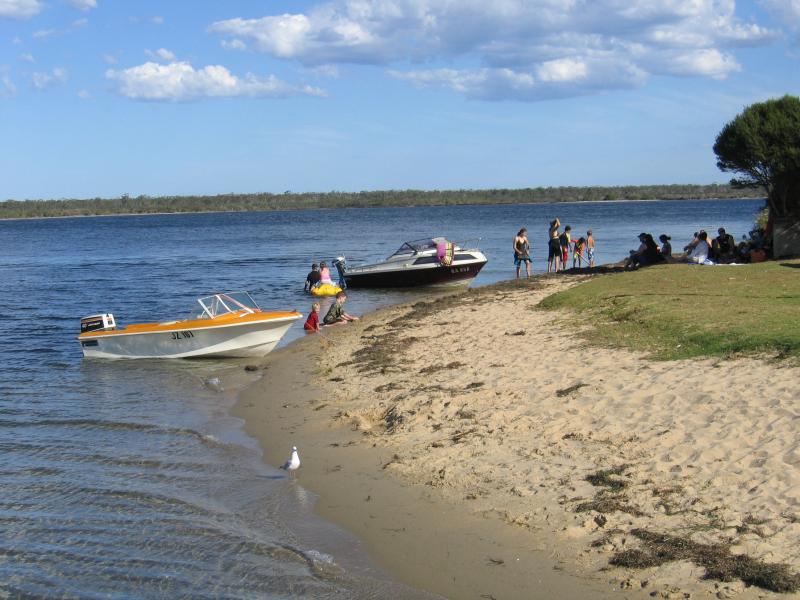 Metung - Shaving Point: Beach, view south along coast near boat ramp