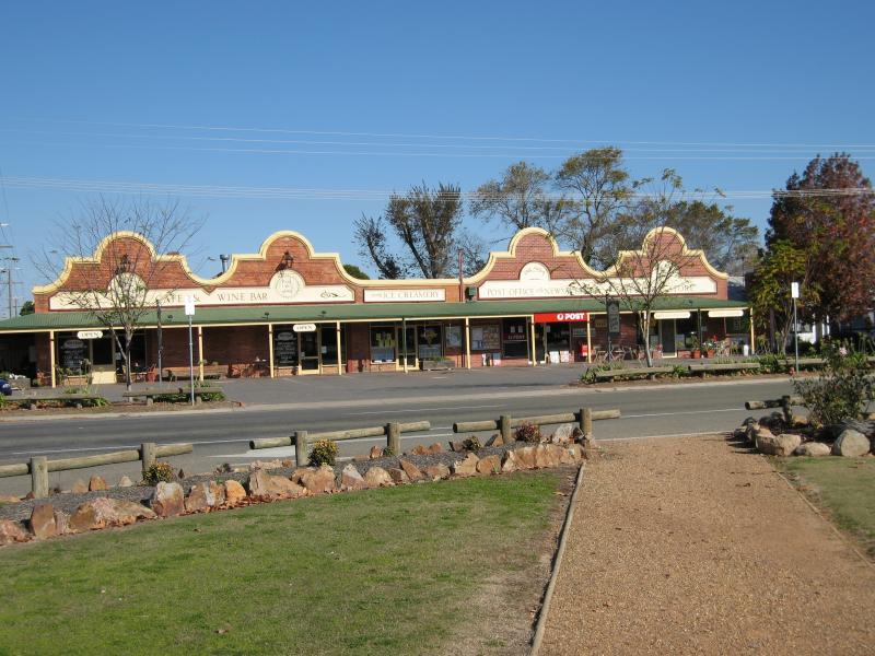 Milawa - Commercial centre and shops, Snow Road at Bobinawarrah Road: View south across Bobinawarrah Rd towards shops
