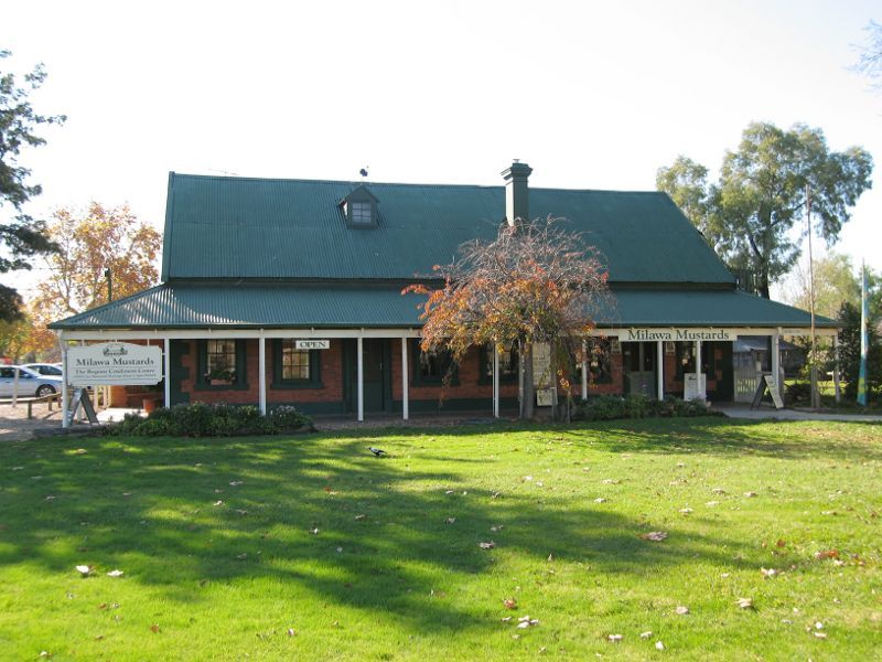 Milawa - Commercial centre and shops, Snow Road at Bobinawarrah Road: Milawa Mustards, corner Snow Rd and Bobinawarrah Rd