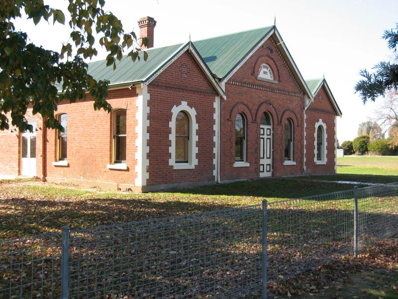 Milawa - Commercial centre of Oxley: Oxley Shire Hall, corner Snow Rd and Ely St