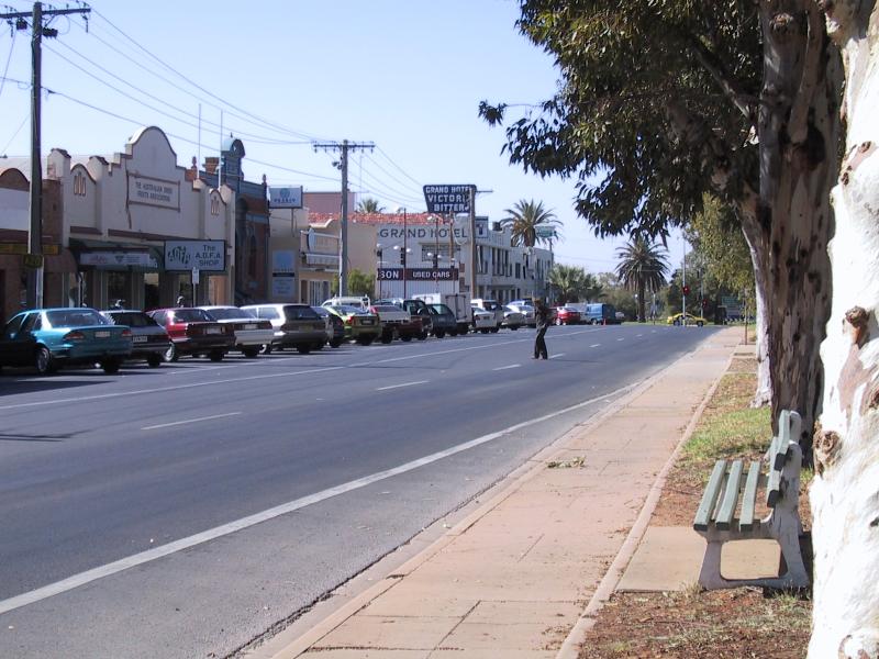Mildura - Deakin Avenue area: View north-east along Deakin Av between 7th St and 8th St