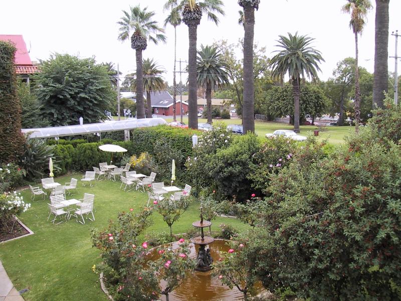 Mildura - Deakin Avenue area: Inside the grounds of the Grand Hotel