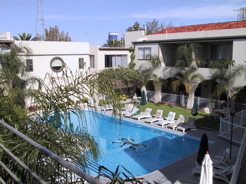 Mildura - Deakin Avenue area: Pool, Grand Hotel