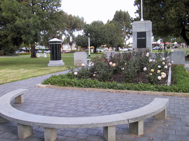 Mildura - Deakin Avenue area: War memorial, Henderson Park, corner Deakin Av and 13th St