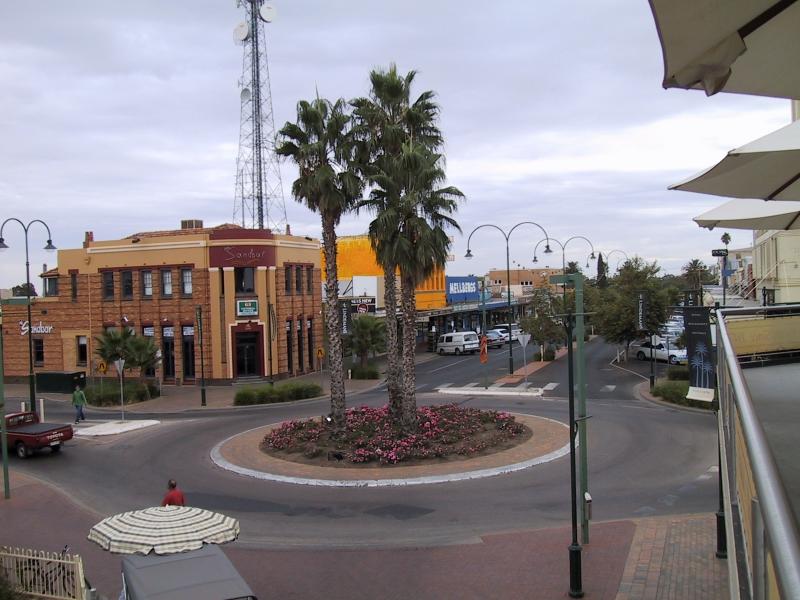 Mildura - Commercial centre and shops around Langtree Avenue: View north-east along Langtree Av at 8th St